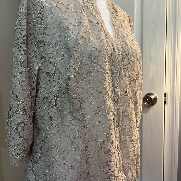 Scalloped lace overlay jacket. Delicate airy taupe. Size 22. - Picture 6 of 10